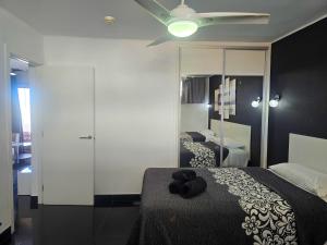 A bed or beds in a room at Sunset in Los Geranios by HelloApartments