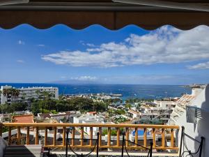 A balcony or terrace at Sunset in Los Geranios by HelloApartments