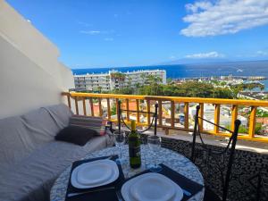 A balcony or terrace at Sunset in Los Geranios by HelloApartments