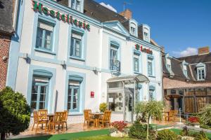 Afbeelding uit fotogalerij van Logis - Hostellerie & Restaurant Saint Louis in Bollezeele