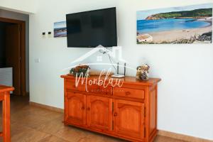 A television and/or entertainment centre at ViLLA DESI