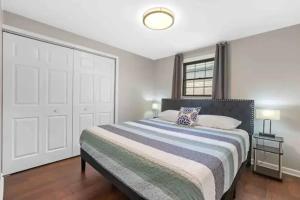 Rúm í herbergi á Radiance - 4BR Single Level Home