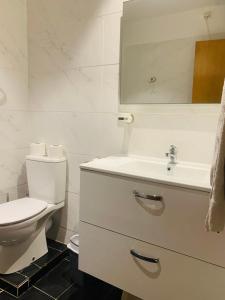 Un baño de Appartement Vue Piscine et Mer
