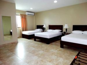 Postel nebo postele na pokoji v ubytování Hotel Marvento Suites + 20 fotografií