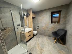 Kúpeľňa v ubytovaní UNTERBERG Apartment + 22 fotografií