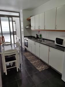 Η κουζίνα ή μικρή κουζίνα στο Marina Kings View