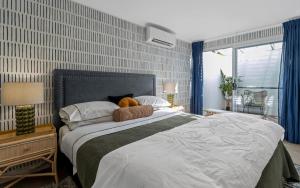 Postel nebo postele na pokoji v ubytování Courtyard Home In Historic Port Adelaide