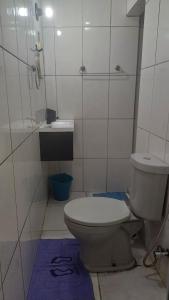 a bathroom with a toilet and a sink at Residência Dazzi in Rio de Janeiro