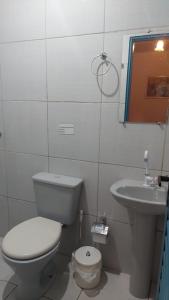 Et badeværelse på Dormitorios Rosario + 10 billeder