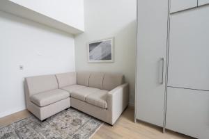 Posezení v ubytování Loft Suite in the Crescent