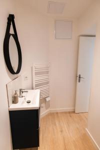 a bathroom with a sink and a mirror on the wall at - Apparts nets à prix honnête - in Brest +43 photos