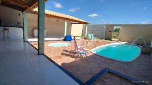 a swimming pool with a hot tub on a patio at Espaço Acácia in Petrolina