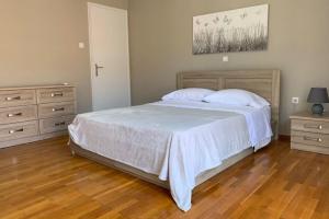 Postel nebo postele na pokoji v ubytování Maison Nafplio, chic apartment in the old town