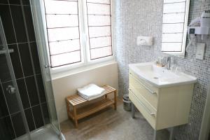 Koupelna v ubytování Cit'Hotel La Villa Julia