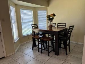 Photo de la galerie de l'établissement Spacious Home With Large Backyard, à Killeen