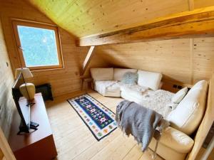 Fotografie z fotogalerie ubytování Chalet in Rossiniere near Glacier & Lake v destinaci Rossinière + 29 fotografií