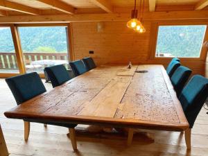 Fotografie z fotogalerie ubytování Chalet in Rossiniere near Glacier & Lake v destinaci Rossinière