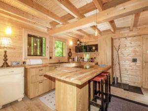 Fotografie z fotogalerie ubytování Chalet in Rossiniere near Glacier & Lake v destinaci Rossinière