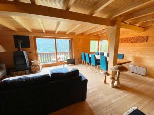 Fotografie z fotogalerie ubytování Chalet in Rossiniere near Glacier & Lake v destinaci Rossinière