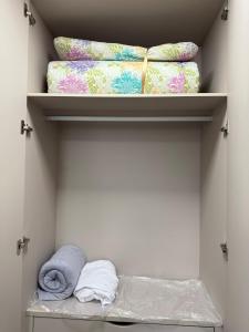 a walk in closet with towels and pillows at Ponta Verde Paradise Liv Residence 500m da Praia in Maceió