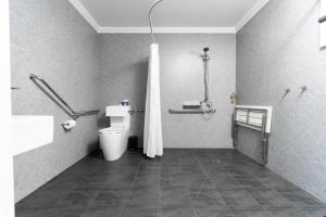 Bilik mandi di Queensland Hotel +30 gambar