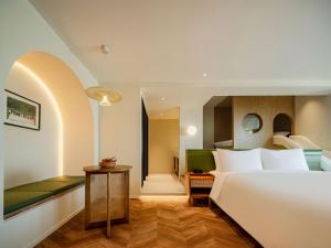 Postel nebo postele na pokoji v ubytování 汕头妈屿蓝MASULAND Sea View Hotel