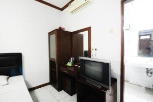 Televiisor ja/või meelelahutuskeskus majutusasutuses De'Qur Hotel Bandung