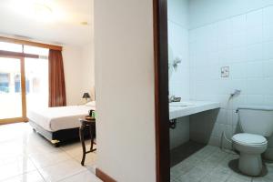 Koupelna v ubytování De'Qur Hotel Bandung