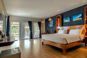 Postel nebo postele na pokoji v ubytování Crystal Bay Yacht Club Beach Resort + 37 fotografií