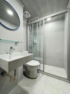 Koupelna v ubytování Yoshi Hotel - Tainan Sinmei Branch + 37 fotografií
