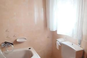 Koupelna v ubytování Welcoming Apartment in A Coruña, 90 m², Balcony + 21 fotografií