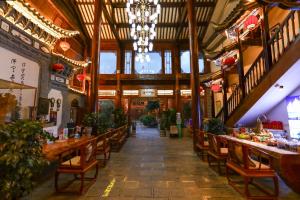 Restaurace v ubytování 木老爷客栈