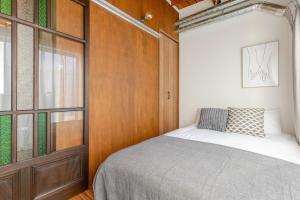 a bedroom with a bed and a wooden door at SSr大和町1丁目 in Tokyo +29 photos