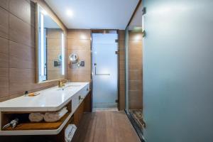 Bilik mandi di James Joyce Coffetel Beijing Daxing International Airport Branch 2