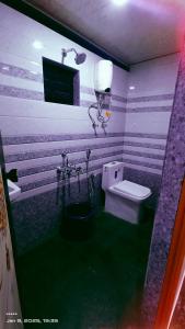 Ένα μπάνιο στο Ocean pearl Homestay near Kasarkod beach Honnavar