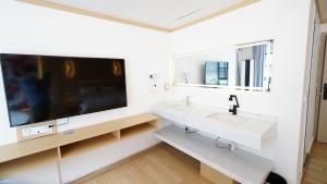 TV a/nebo společenská místnost v ubytování Yibuxuan Boutique Hotel Yangshuo