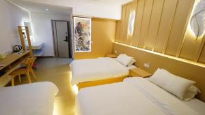 Postel nebo postele na pokoji v ubytování Yibuxuan Boutique Hotel Yangshuo