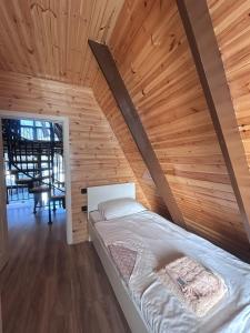 Katil atau katil-katil dalam bilik di Luxury A frame +6 gambar