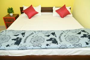 Ένα ή περισσότερα κρεβάτια σε δωμάτιο στο Hare Rama Palace