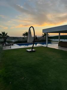 Bazén v ubytování Villa Mola Çeşme nebo v jeho okolí
