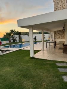 Bazén v ubytování Villa Mola Çeşme nebo v jeho okolí