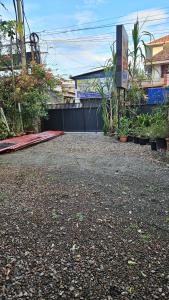 En have udenfor Prayani - Varma Guest House