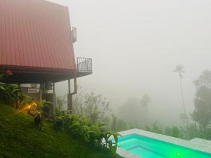 Piscina di Misty Haven A-Frame o nelle vicinanze