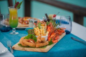 Makanan di atau berdekatan resort
