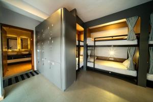 Una cama o camas en una habitación de Pokhara Backpackers Hostel