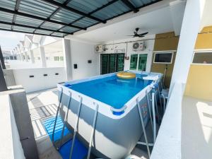 Bazén v ubytování NDD Homestay nebo v jeho okolí