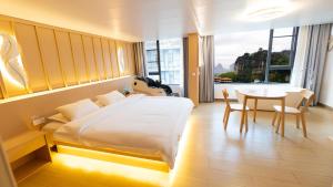 Postel nebo postele na pokoji v ubytování Yibuxuan Boutique Hotel Yangshuo