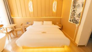 Postel nebo postele na pokoji v ubytování Yibuxuan Boutique Hotel Yangshuo