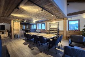 Ferme Des Cornuts 15 Guests • Hot Tub • Ski Bus TV 또는 엔터테인먼트 센터