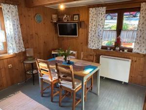Kuchyňa alebo kuchynka v ubytovaní Bungalovy U Haliny - Tyra Natura